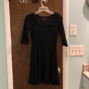 Black Lace Half-Sleeved Dress